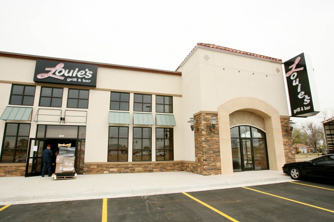 Louie's Grill & Bar